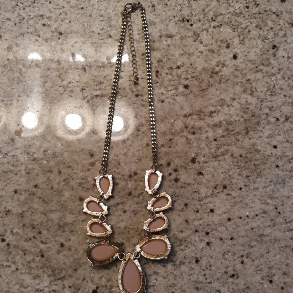 Beautiful Statement Necklace - Picture 4 of 5